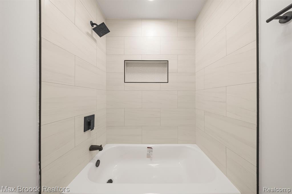 3592 GREAT FALLS Circle, Ann Arbor, MI 48108 — Photo 54