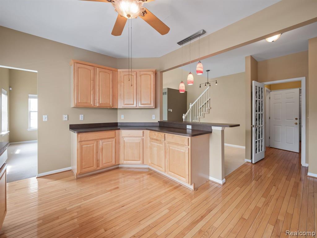 694 W BLUFF, Rochester Hills, MI 48307 — Photo 16