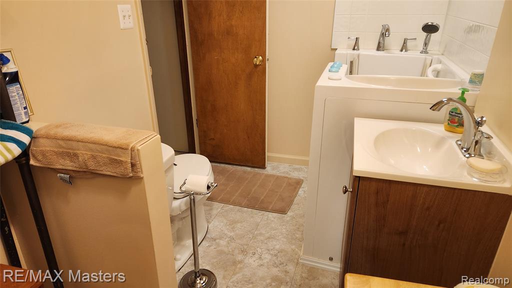 4641 Leisure Lane, Trenton, MI 48183 — Photo 10