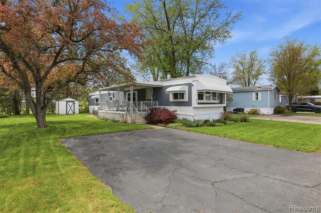 27 Ponderosa Trail, Belleville, MI 48111 — Photo 20