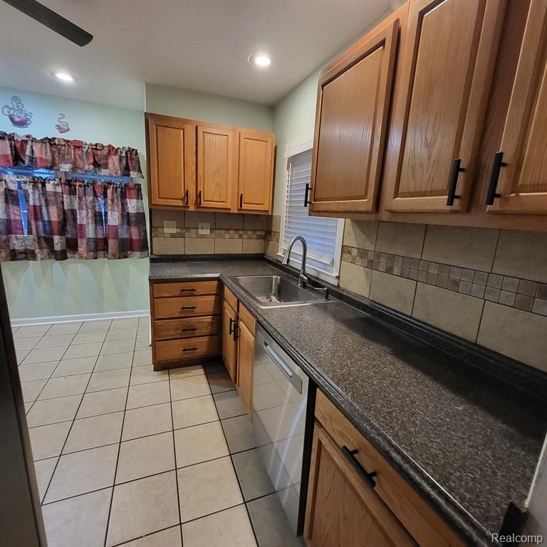 8008 Elm Street, Taylor, MI 48180 — Photo 16