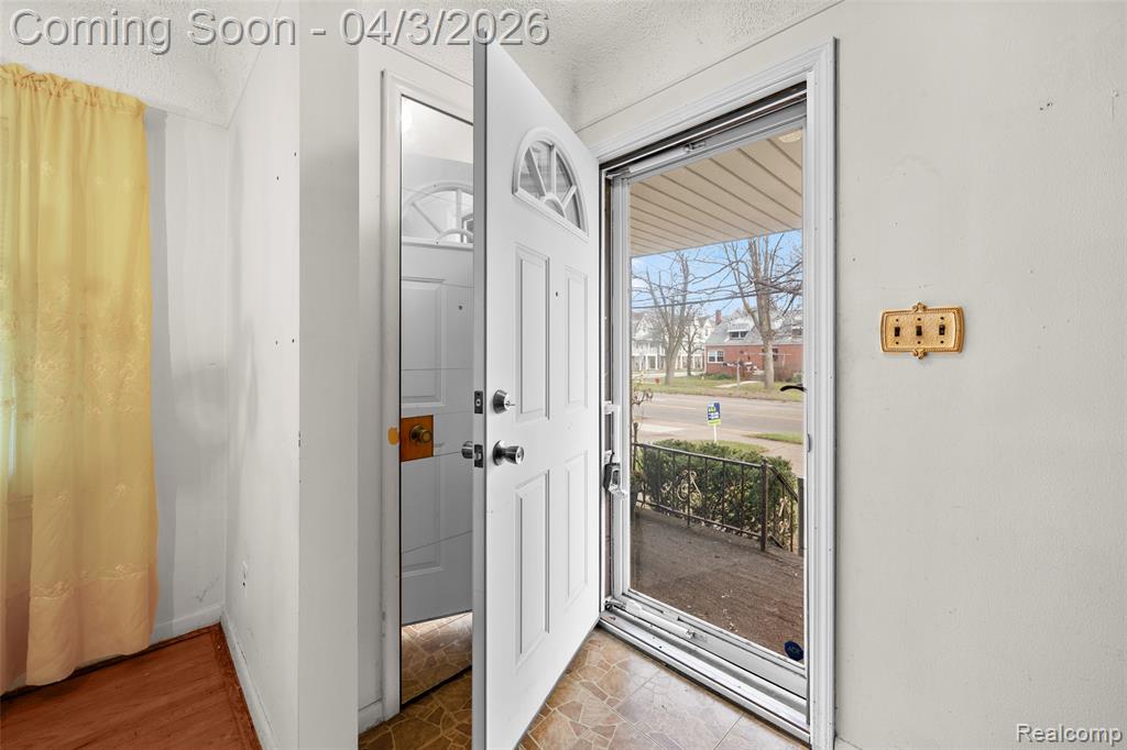 516 E Woodward Heights Boulevard, Hazel Park, MI 48030 — Photo 5