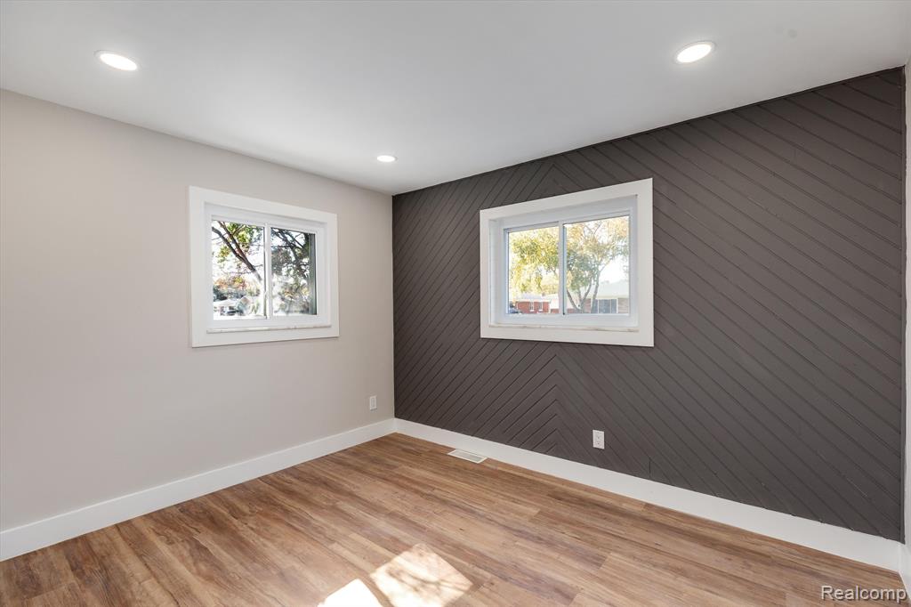 8134 LOCHDALE Street, Dearborn Heights, MI 48127 — Photo 12