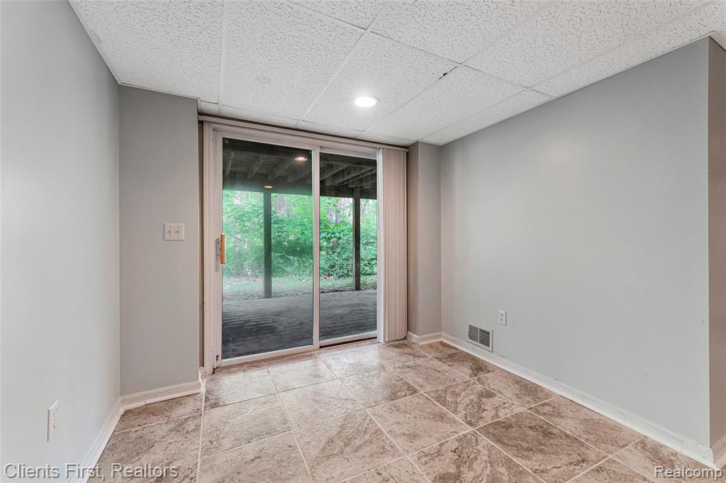4840 Gilbo Avenue, Waterford, MI 48328 — Photo 29