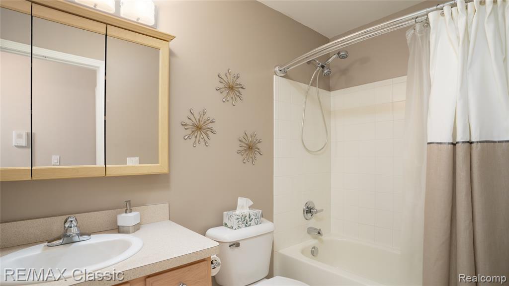 27202 Chesapeake Circle, Commerce Twp, MI 48390 — Photo 15