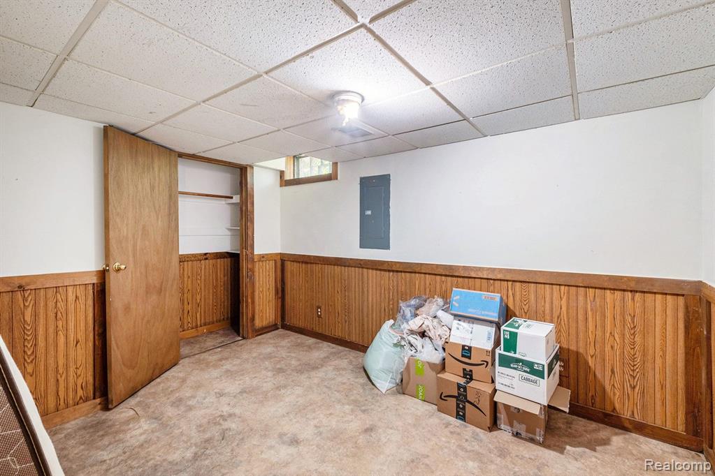 9246 YOUNG Drive, Swartz Creek, MI 48473 — Photo 26