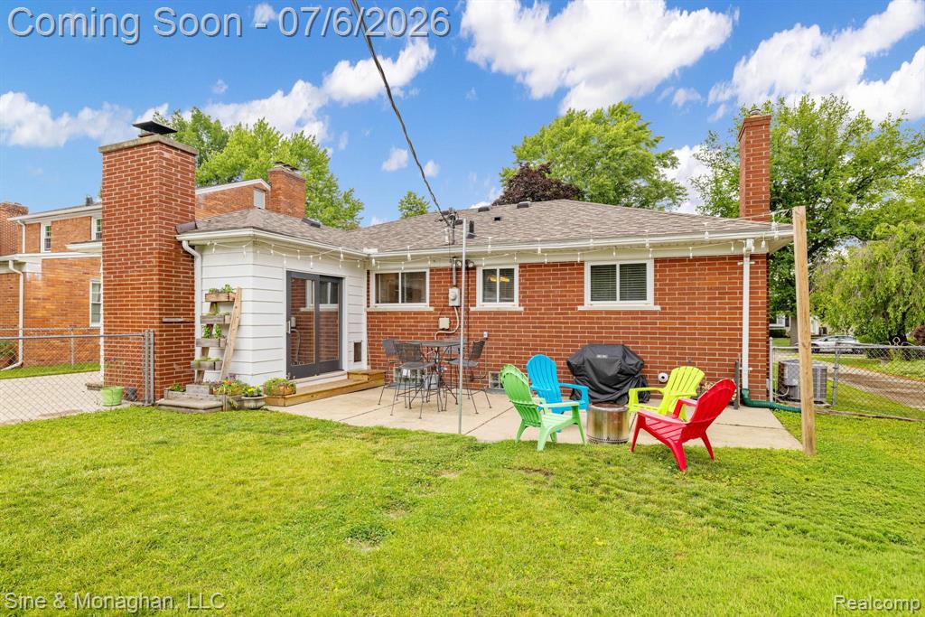 977 ROSLYN Road, Grosse Pointe Woods, MI 48236 — Photo 41