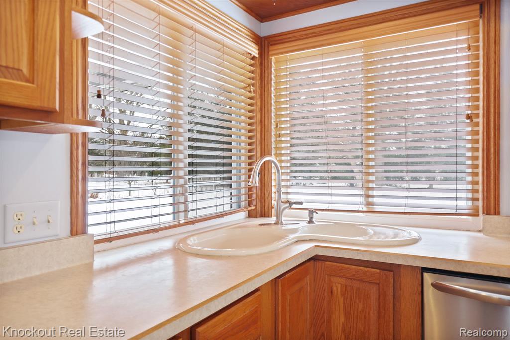 1914 Schust Road, Saginaw, MI 48604 — Photo 15