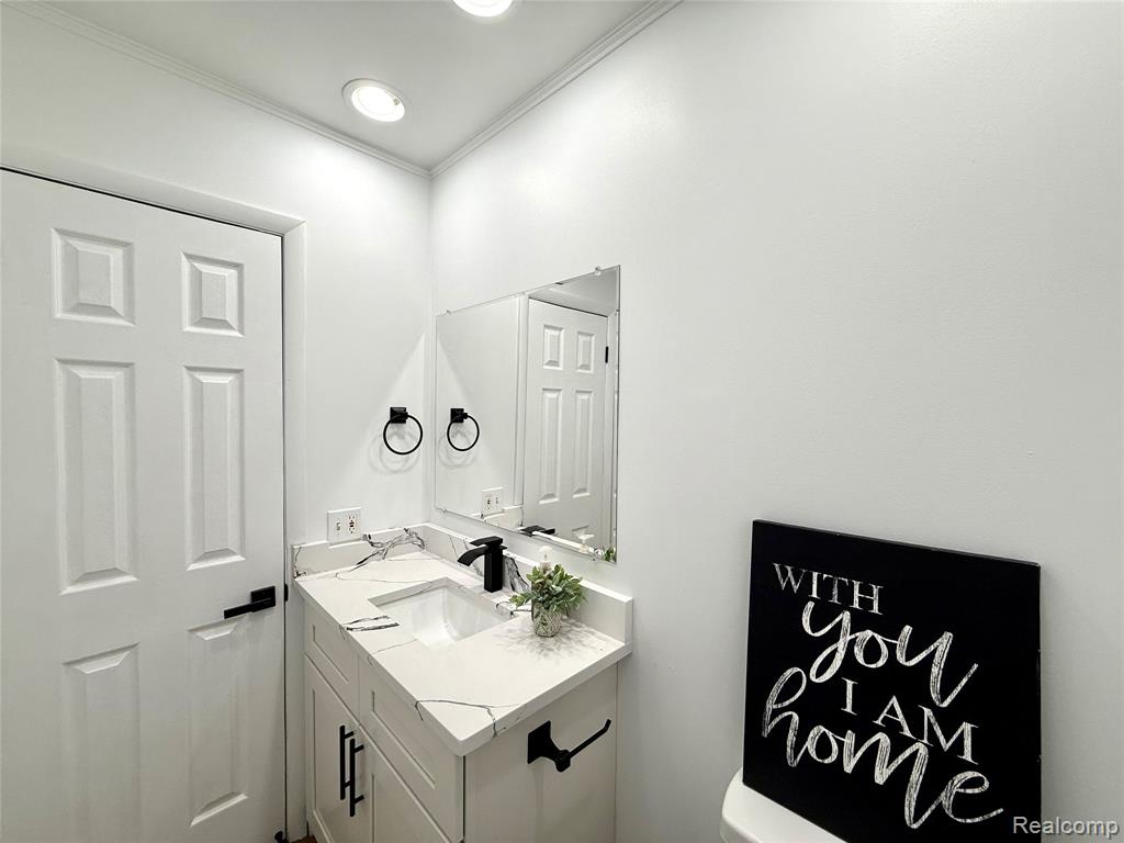38552 Macintosh Court, Clinton Twp, MI 48036 — Photo 38