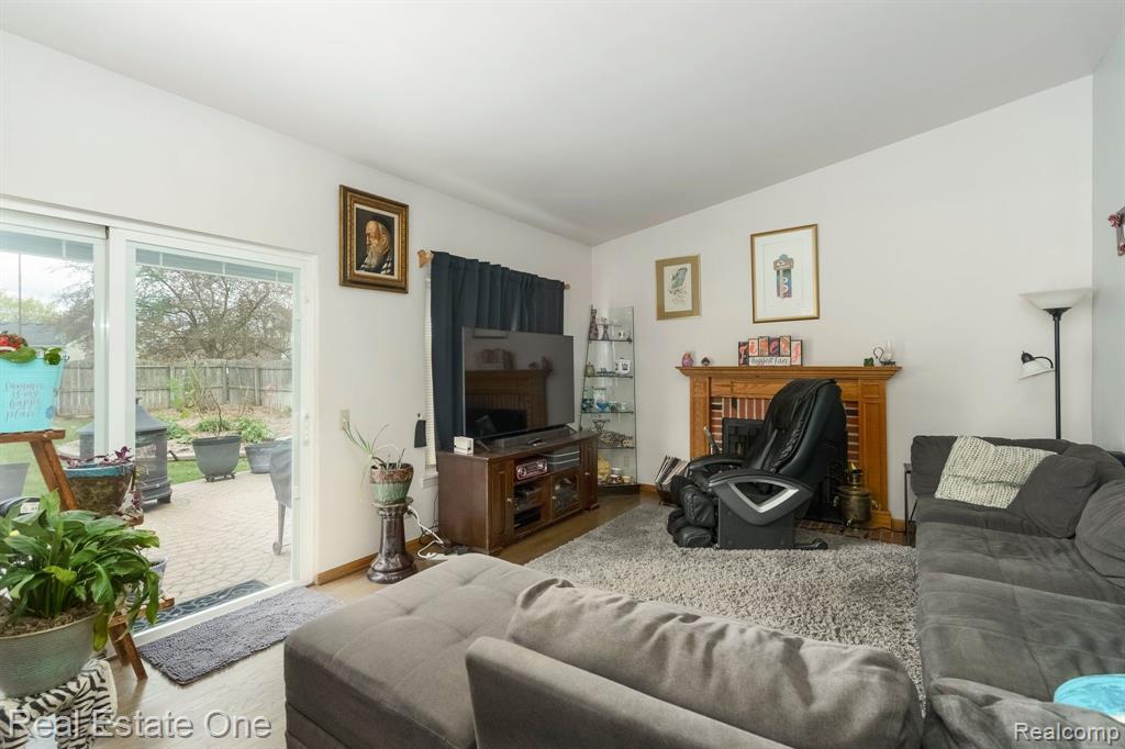 4067 HIGHVIEW, Waterford, MI 48329 — Photo 23