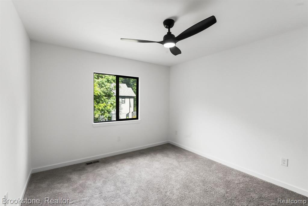 510 Alpeana Street, Auburn Hills, MI 48326 — Photo 17