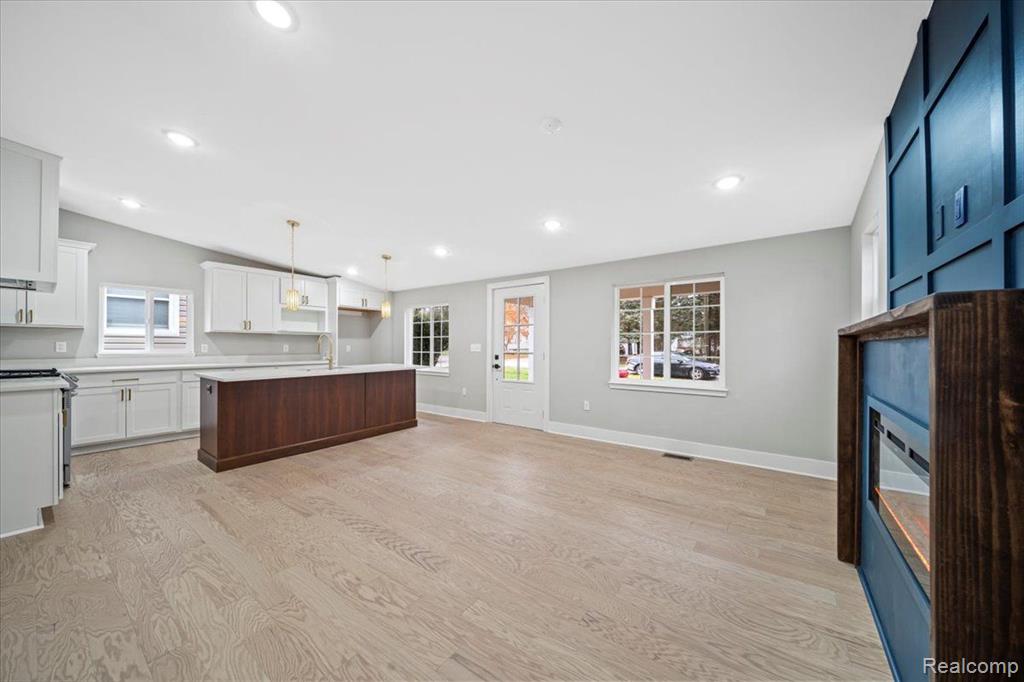 360 NEWTON Drive, Lake Orion, MI 48362 — Photo 10