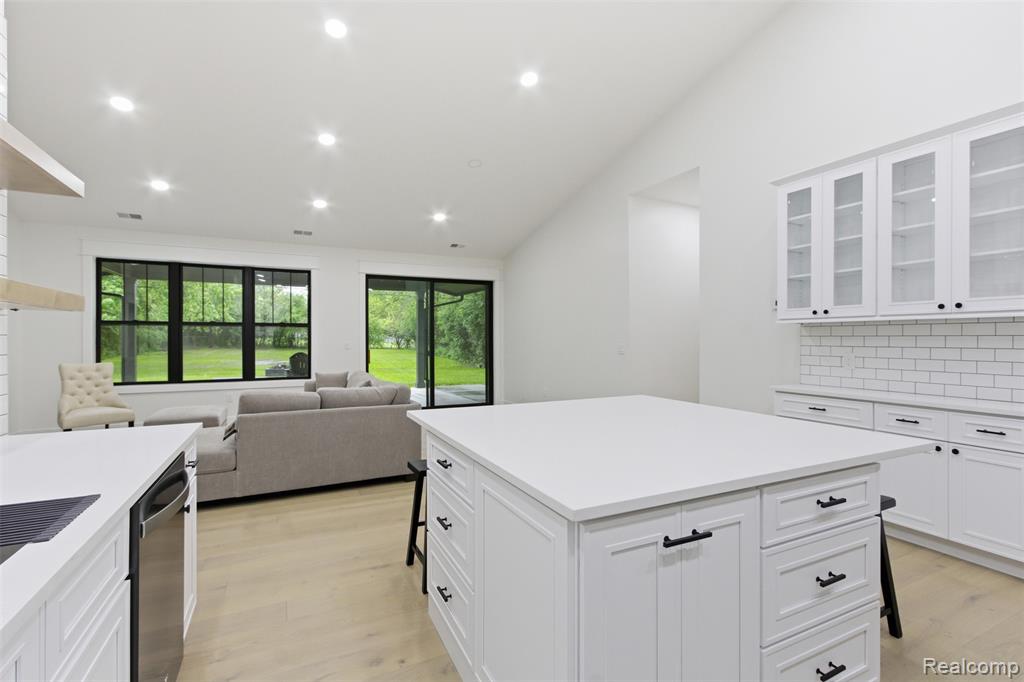 130 McKinley Drive, Troy, MI 48098 — Photo 13