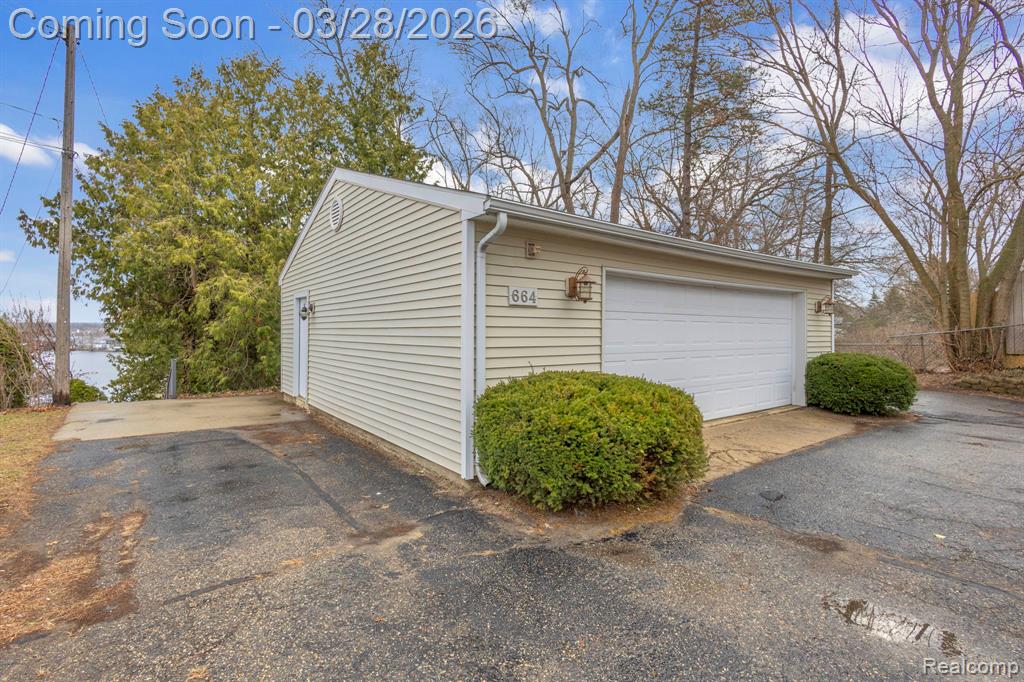 664 King Circle, Lake Orion, MI 48362 — Photo 63