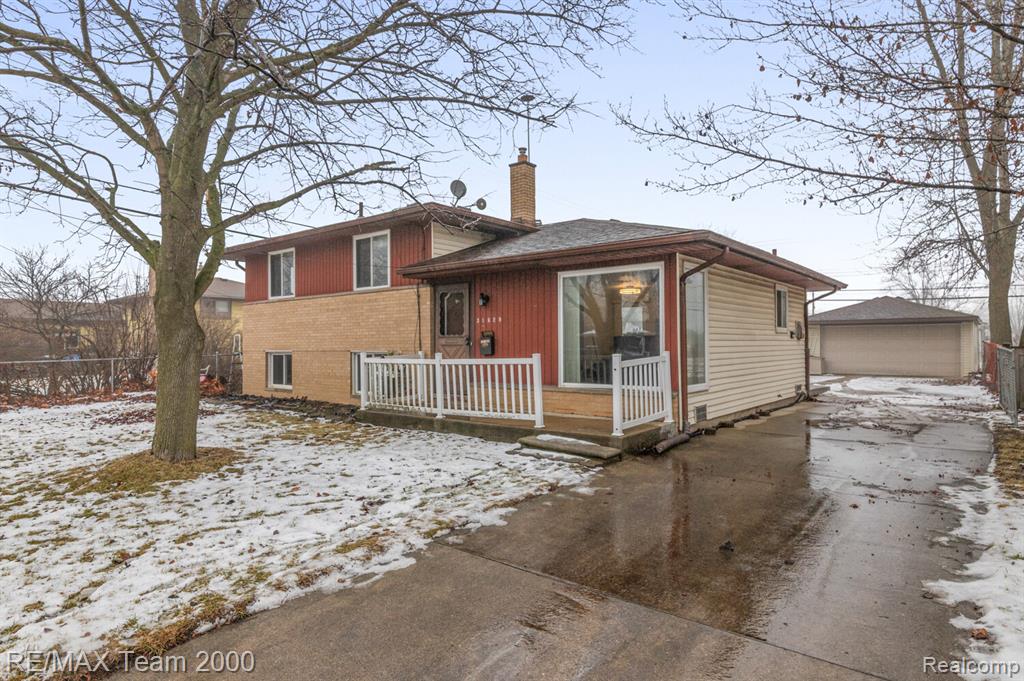 31629 Sweetbriar, Rockwood, MI — Photo 3