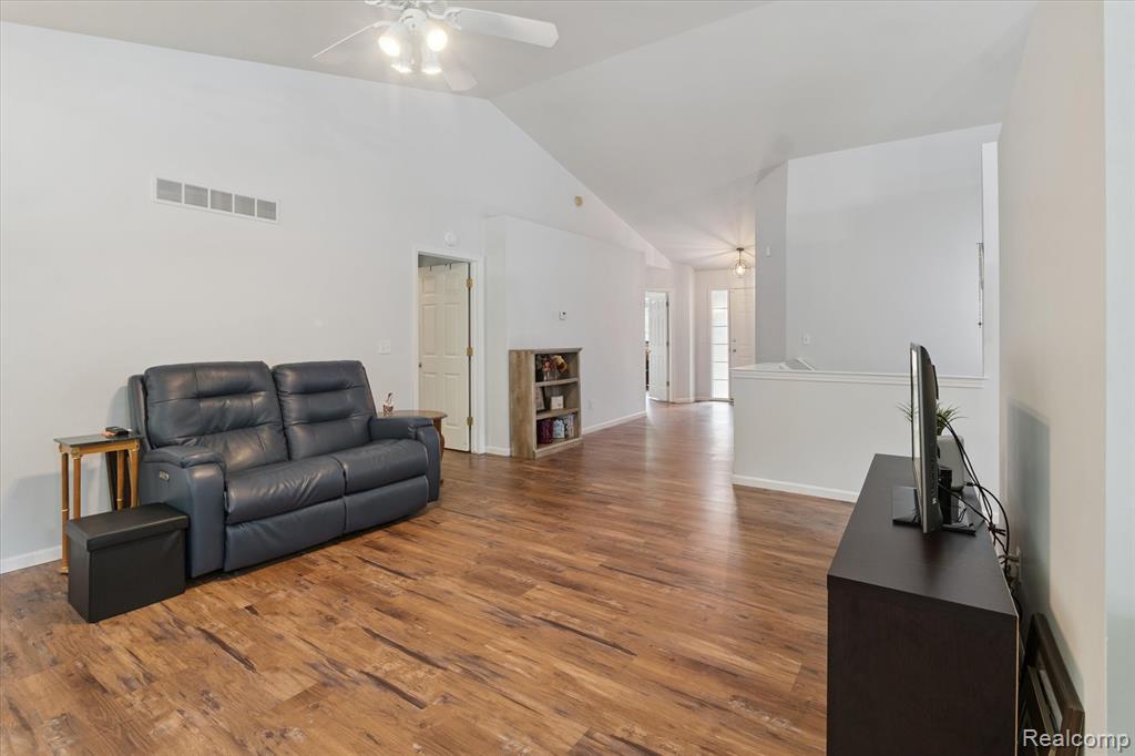 5128 Sandalwood Circle, Grand Blanc, MI 48439 — Photo 4