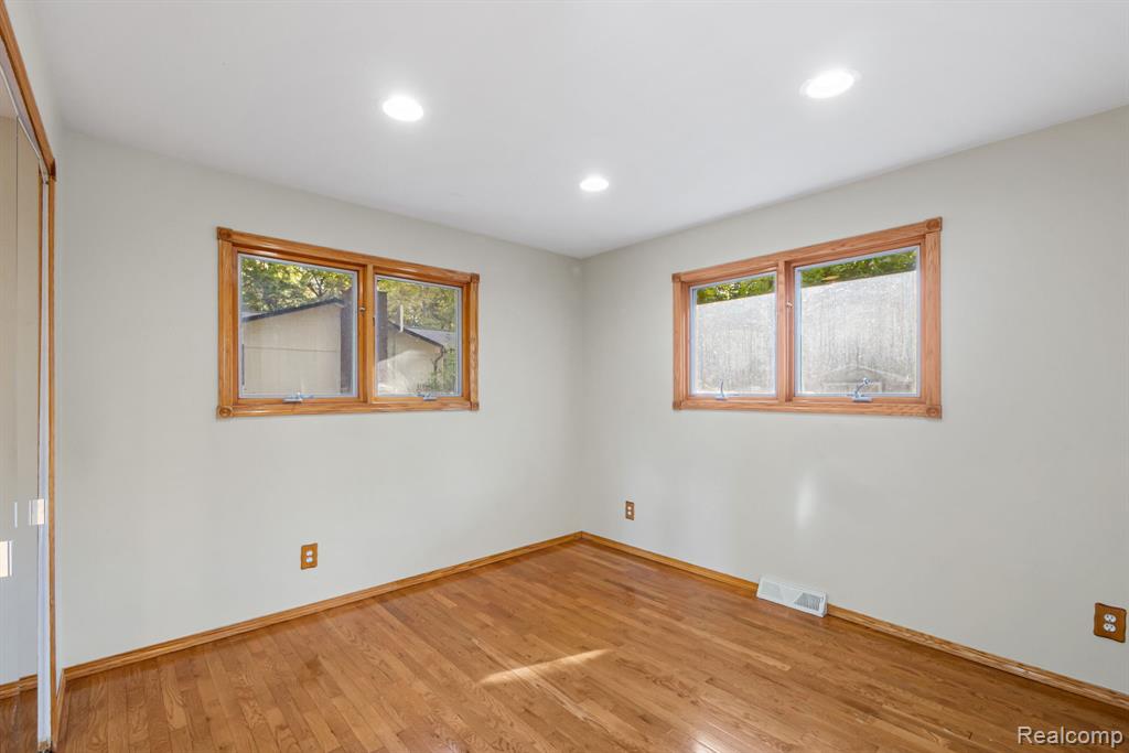 4535 Central Avenue, Clarkston, MI — Photo 25