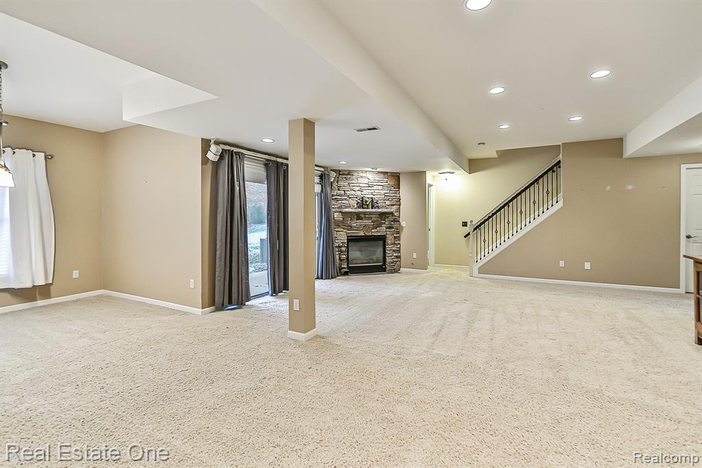 941 PERSIMMON Drive, Brighton, MI 48116 — Photo 27
