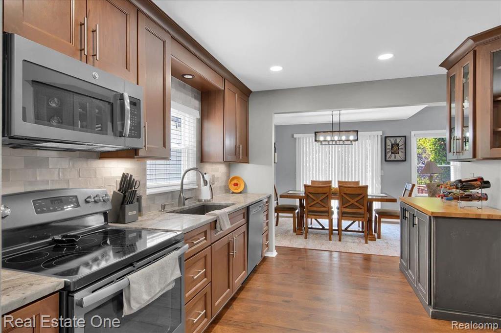 295 WINDING Brook, Commerce Twp, MI 48390 — Photo 16