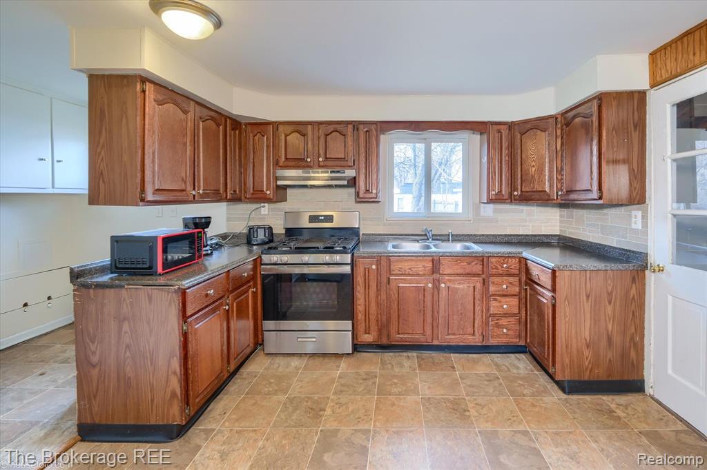 4093 Coral Street, Burton, MI 48509 — Photo 17