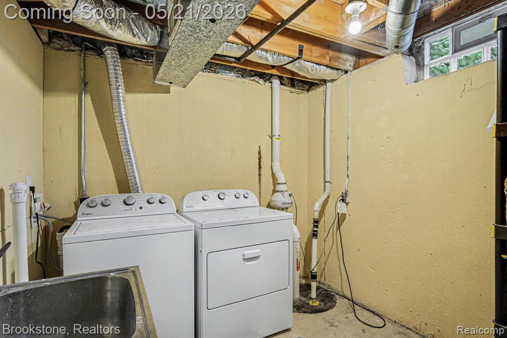 46561 Plum Grove Drive, Macomb, MI 48044 — Photo 16