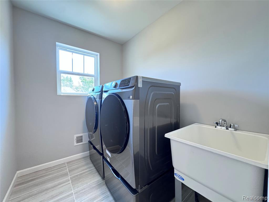 6149 Woodridge Lane, Grand Blanc, MI 48439 — Photo 22