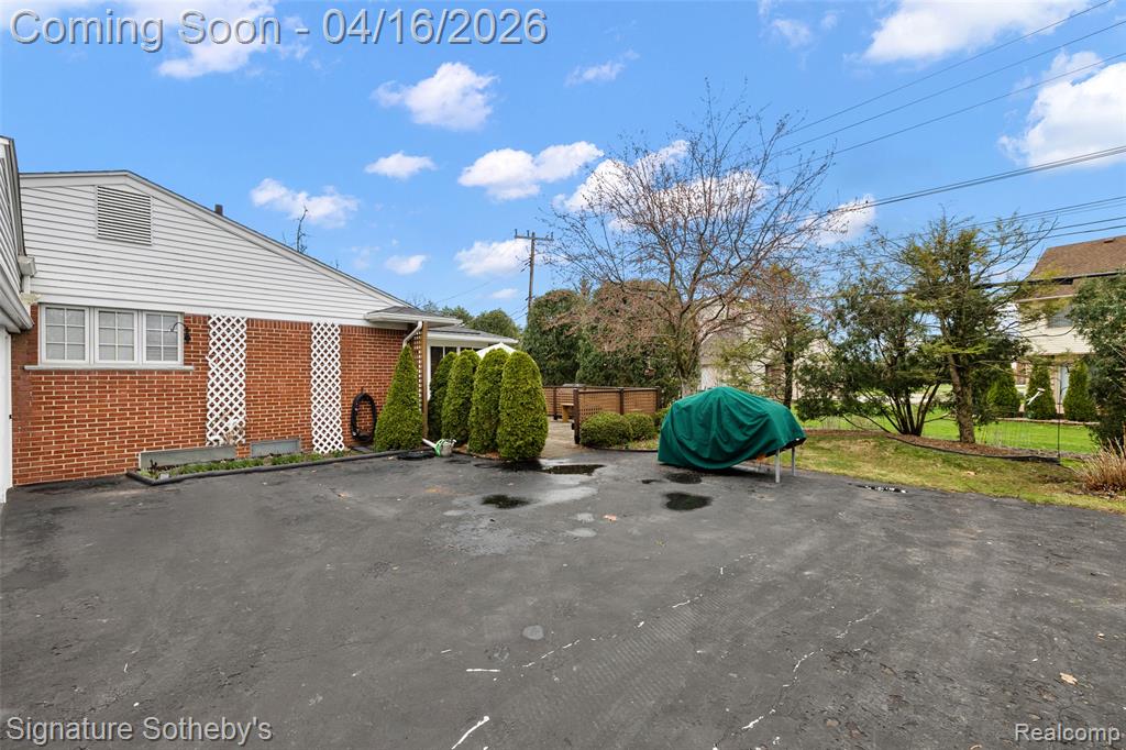 28868 Lorikay Street, Farmington, MI 48334 — Photo 29