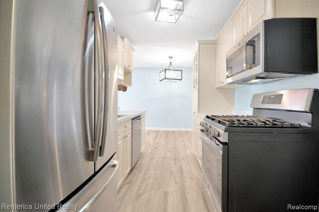 23715 Stonehenge Boulevard, Novi, MI — Photo 10