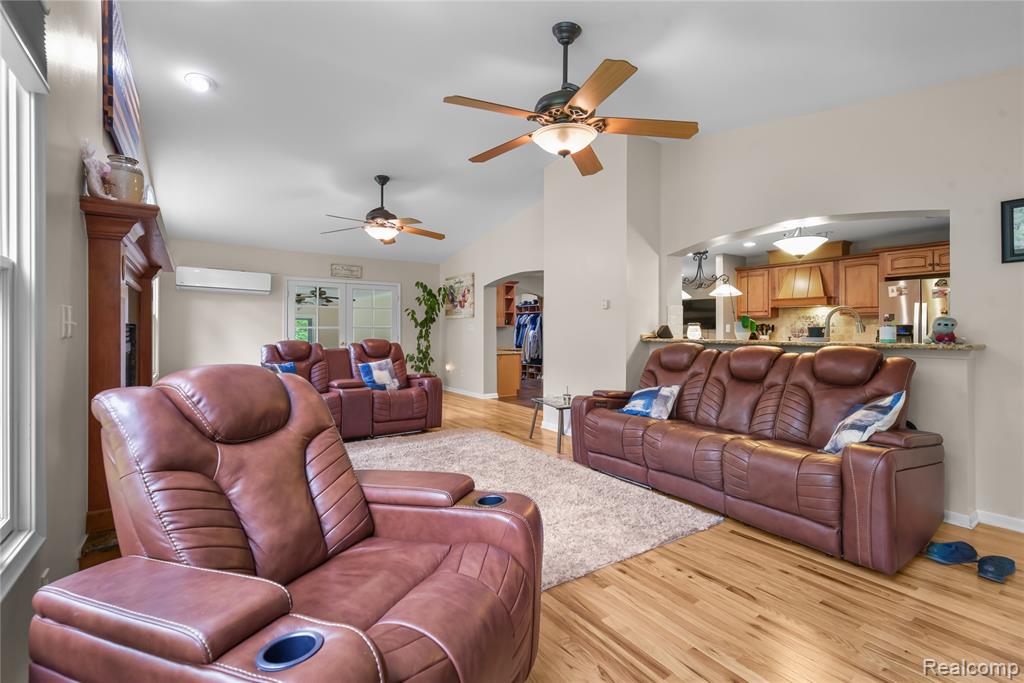 26060 Hidden Lane, Grosse Ile, MI 48138 — Photo 36