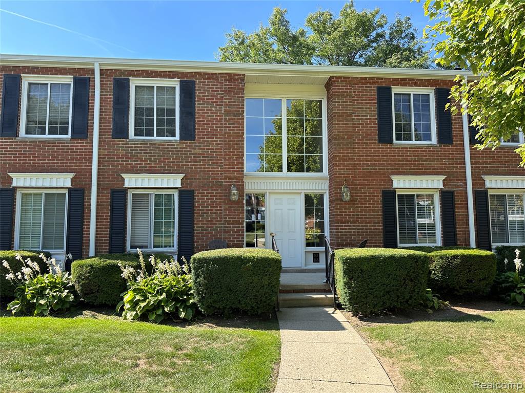 755 E Fox Hills Drive, Bloomfield Hills, MI 48304 — Photo 2