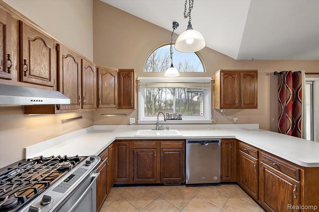 7139 Redmond Street, Waterford, MI 48327 — Photo 22