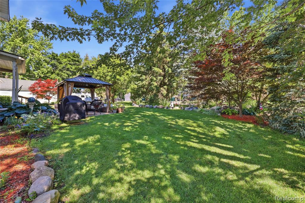 806 S 10th Street, St. Clair, MI 48079 — Photo 39