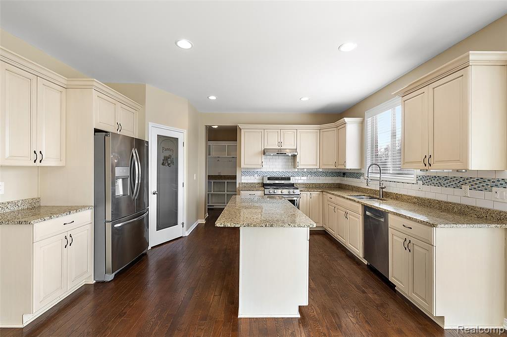 46267 Terrace Drive, Shelby Twp, MI 48317 — Photo 21