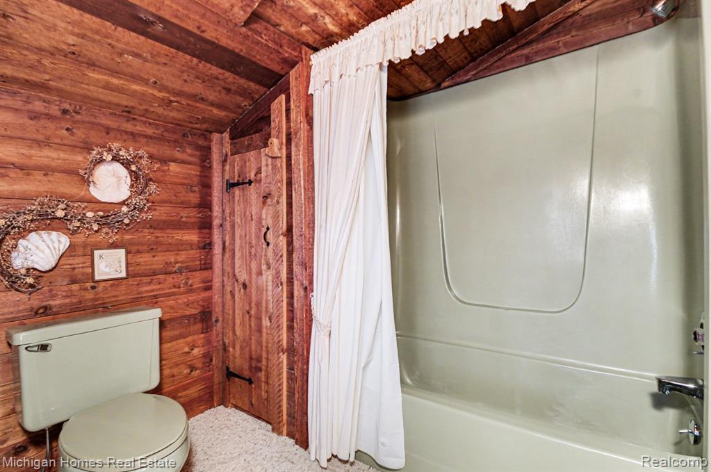 885 Rustic Village Lane, Lake Orion, MI 48362 — Photo 19