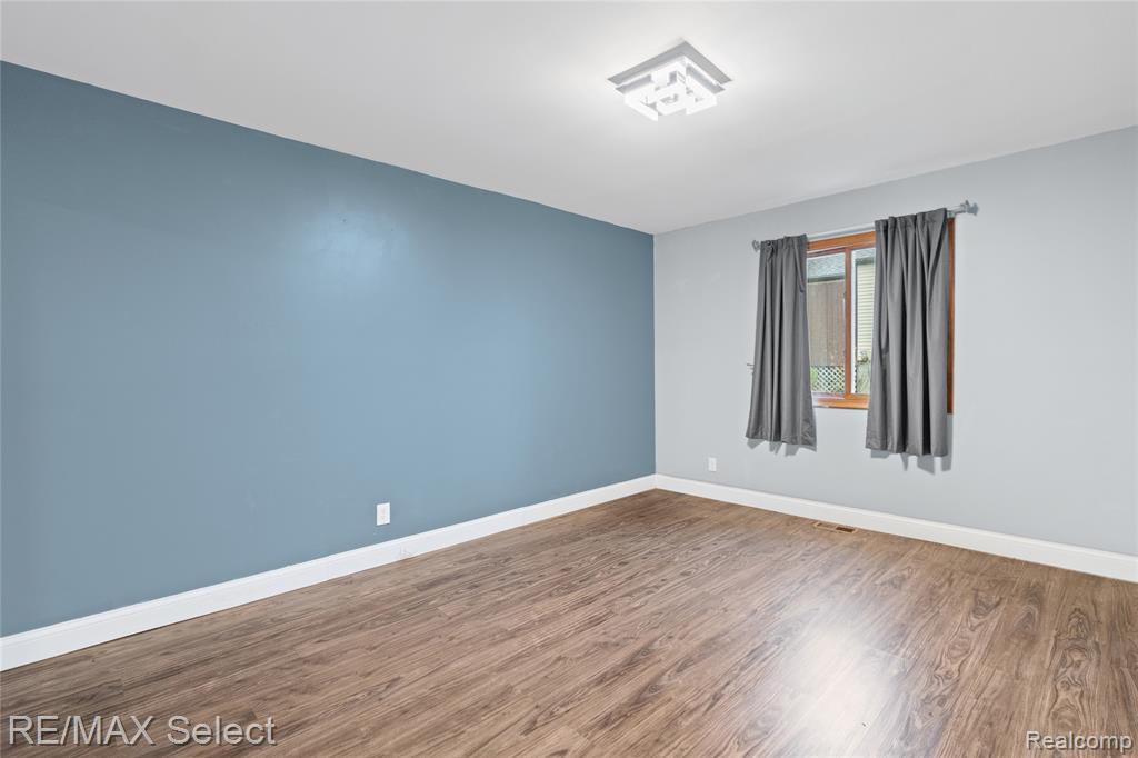 580 Oakbrook Circle, Flushing, MI 48433 — Photo 25