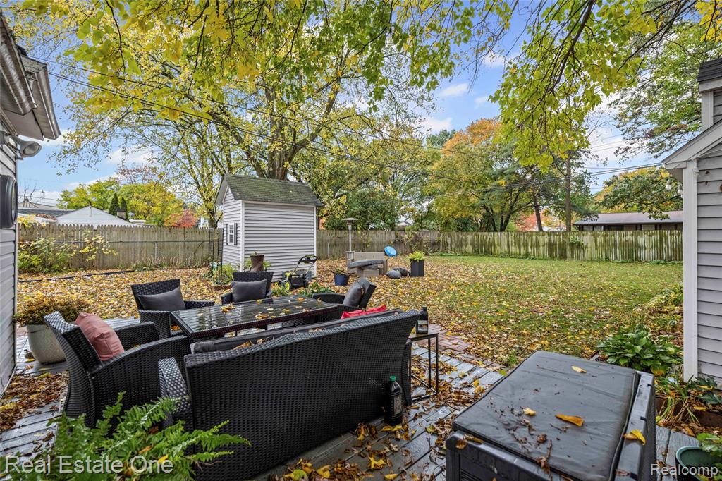 881 Tyrone Avenue, Waterford, MI 48328 — Photo 6