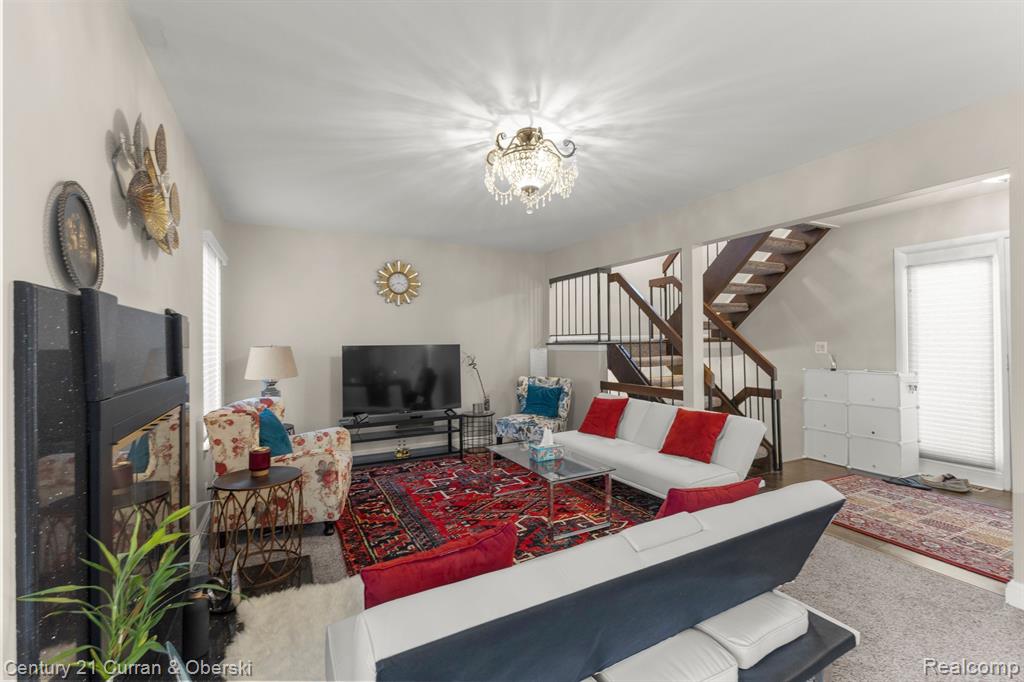 3060 LINDENWOOD Drive, Dearborn, MI 48120 — Photo 9