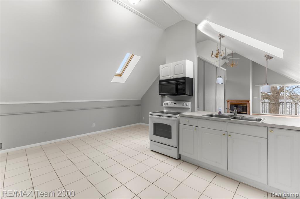 4390 Cass Elizabeth Road, Waterford, MI 48328 — Photo 25