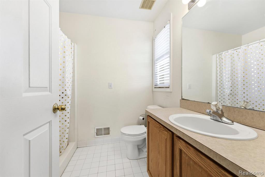 23664 W Lake Circle, Brownstown, MI 48183 — Photo 14