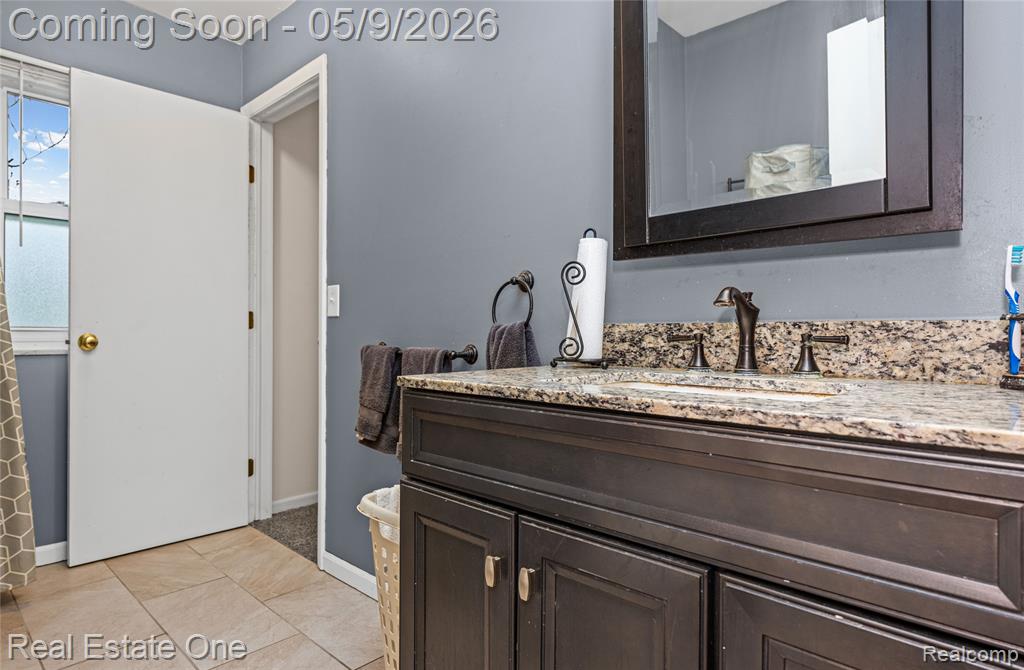 537 Woodbridge Circle, Waterford, MI 48327 — Photo 20