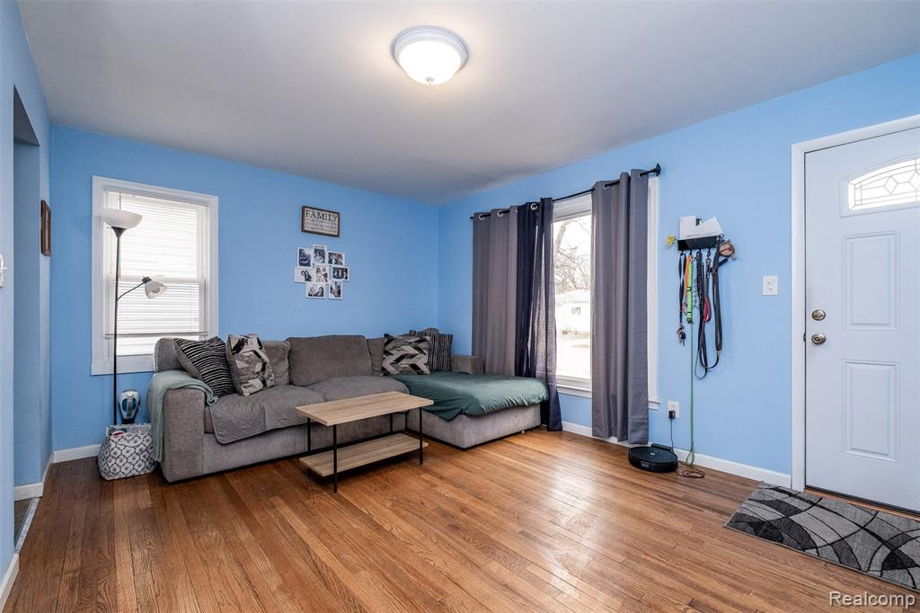957 E Meyers Avenue, Hazel Park, MI 48030 — Photo 6