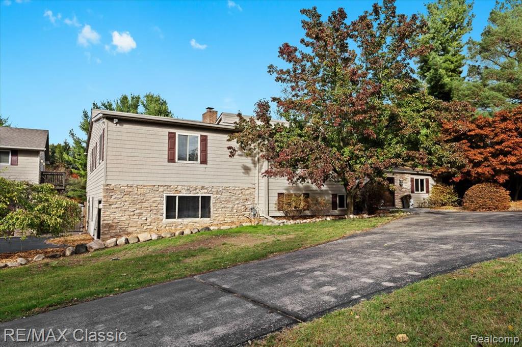 2345 E Commerce Road, Milford, MI 48381 — Photo 4