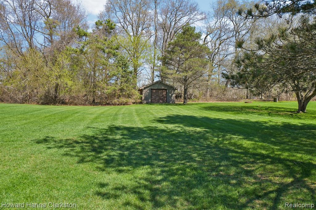 12120 Carriage Trail Drive, Davisburg, MI 48350 — Photo 43