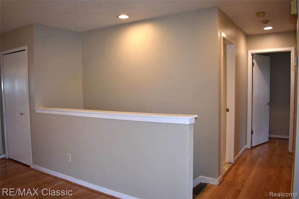 7901 Lawrence, West Bloomfield, MI — Photo 20