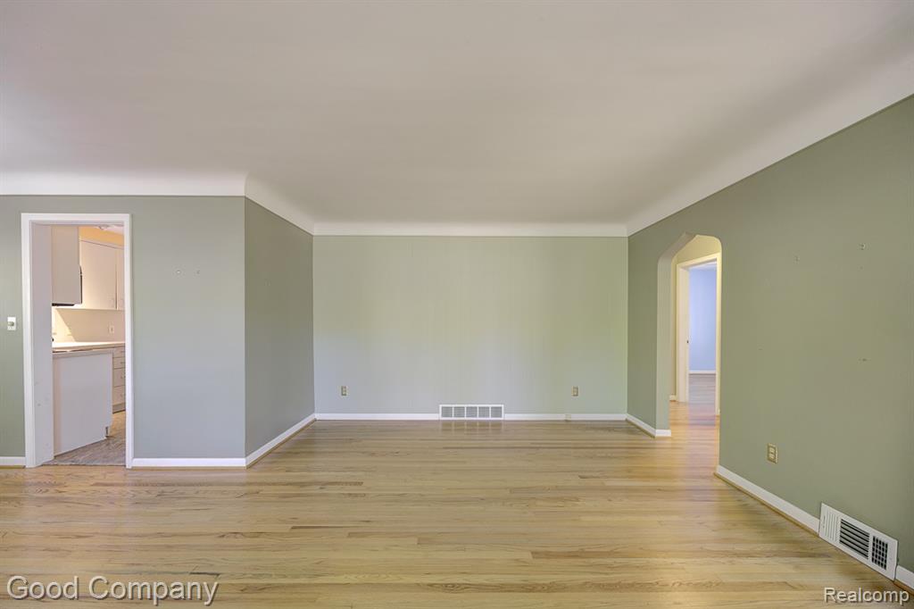 31160 E Rutland Street, Beverly Hills, MI 48025 — Photo 4