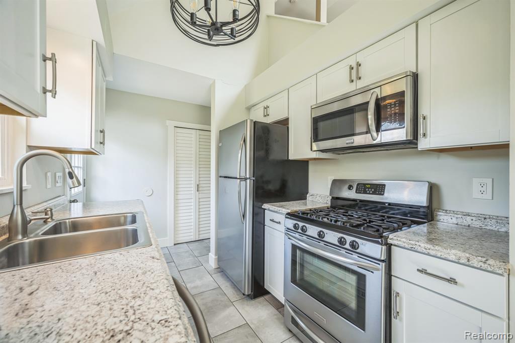 6195 Falkenbury Road, North Branch, MI 48461 — Photo 8