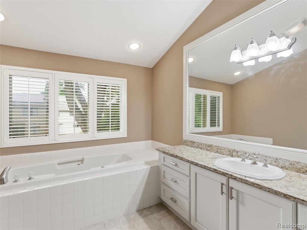 6394 Rose Boulevard, West Bloomfield, MI — Photo 34