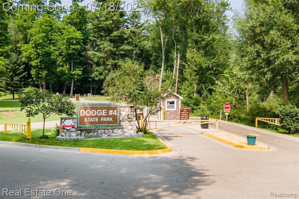 520 Lake Village, Waterford, MI 48328 — Photo 41