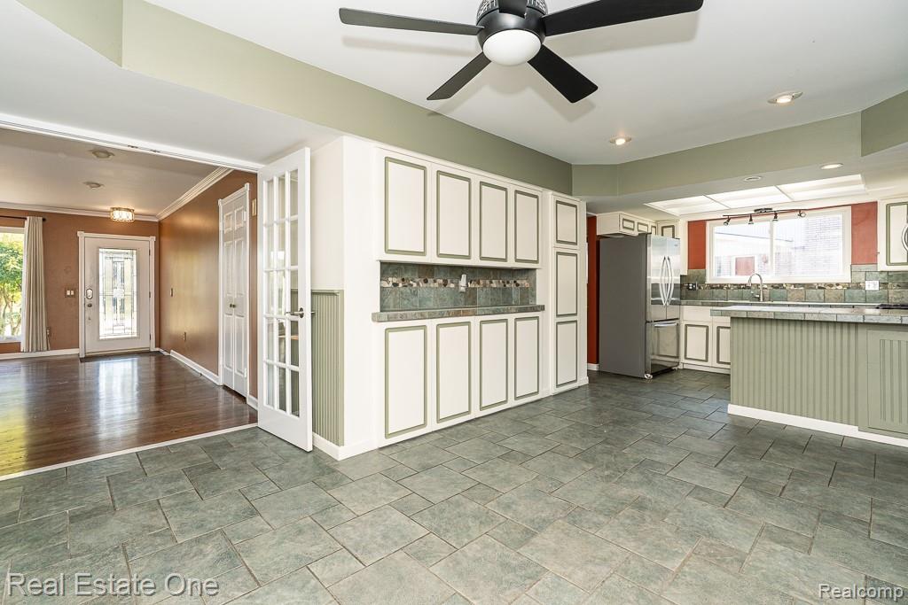 6621 Northpoint Drive, Troy, MI 48085 — Photo 33