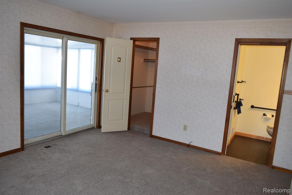 5599 Hickory Circle, Flushing, MI 48433 — Photo 16